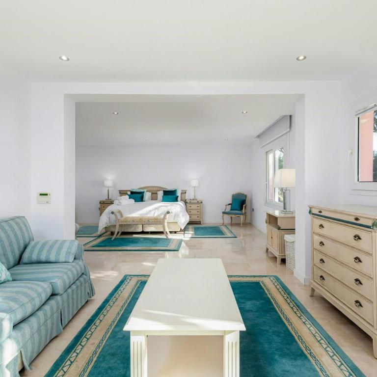 Frontline beachside villa with a private pool - Maison de Vacances - 13