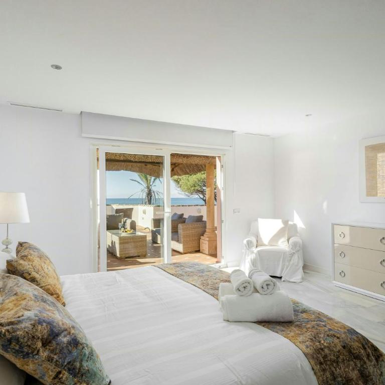 Frontline beachside villa with a private pool - Maison de Vacances - 19