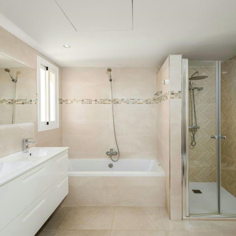 Frontline beachside villa with a private pool - Maison de Vacances - 22