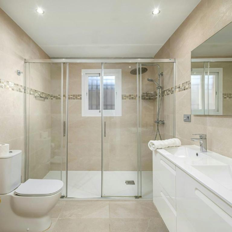 Frontline beachside villa with a private pool - Maison de Vacances - 25