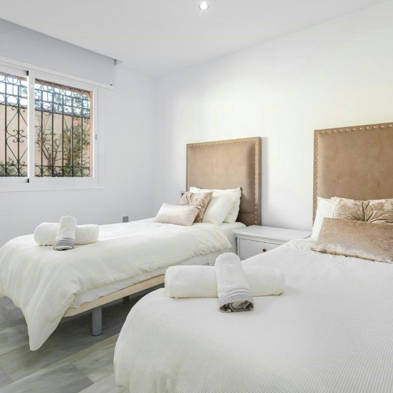 Frontline beachside villa with a private pool - Maison de Vacances - 23