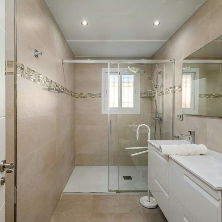 Frontline beachside villa with a private pool - Maison de Vacances - 24