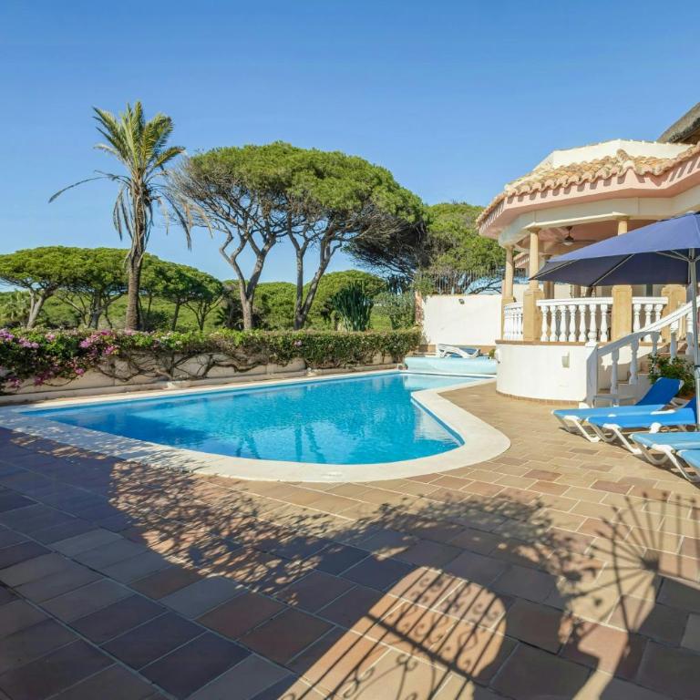 Frontline beachside villa with a private pool - Maison de Vacances - 27
