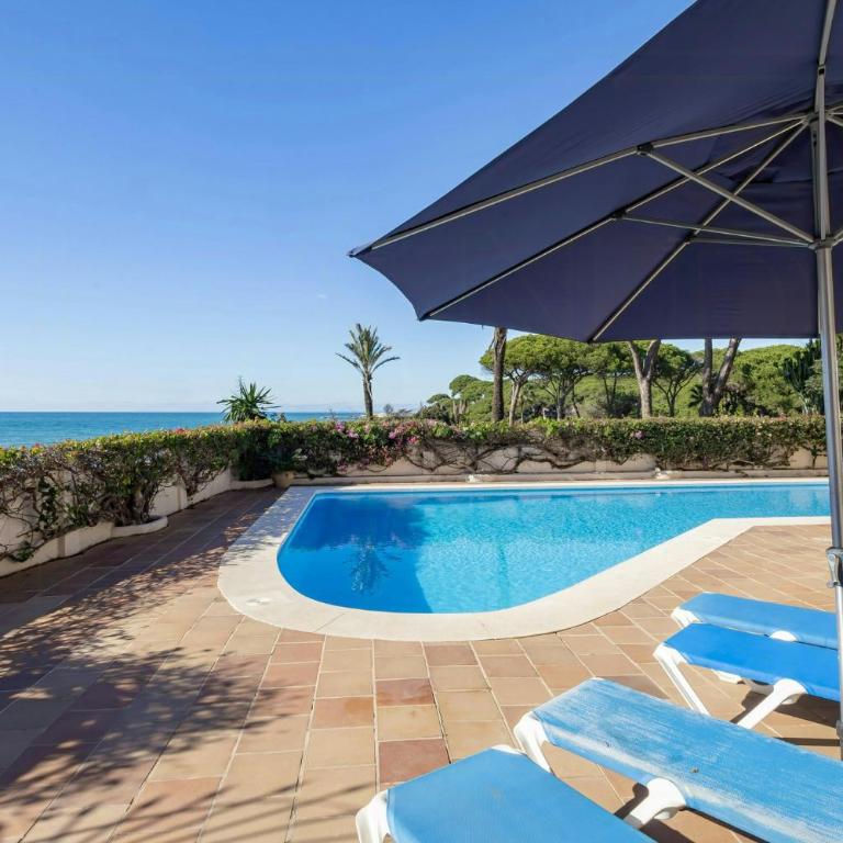Frontline beachside villa with a private pool - Maison de Vacances - 26