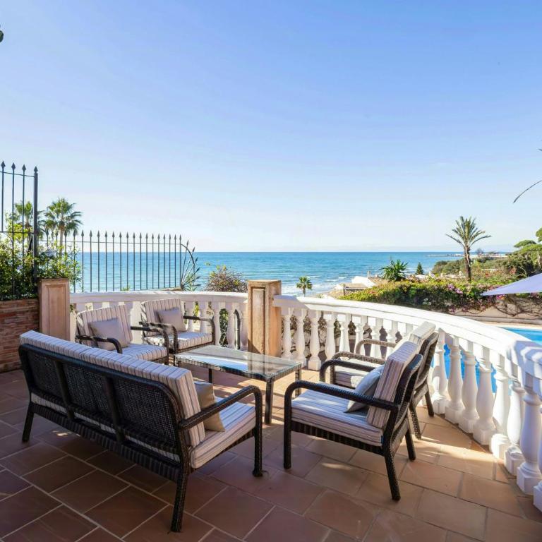 Frontline beachside villa with a private pool - Maison de Vacances - 29