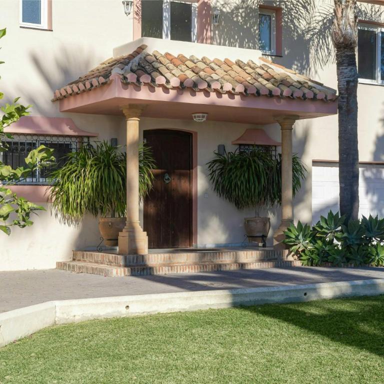 Frontline beachside villa with a private pool - Maison de Vacances - 36