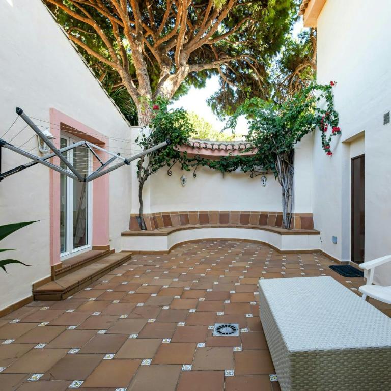 Frontline beachside villa with a private pool - Maison de Vacances - 39