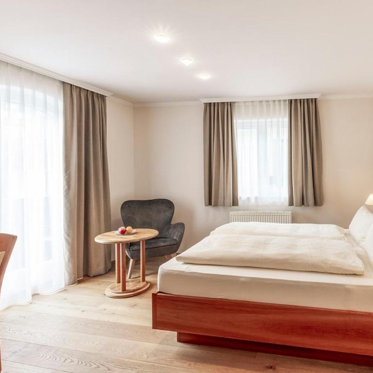 Hotel Weisser Hirsch - Doppelzimmer mit Balkon - 2