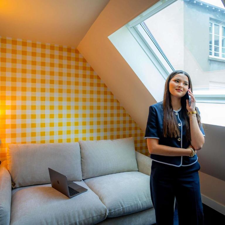 Ibis Styles Nantes Centre Place Graslin - Room with One Double Bed and Sofa - 4