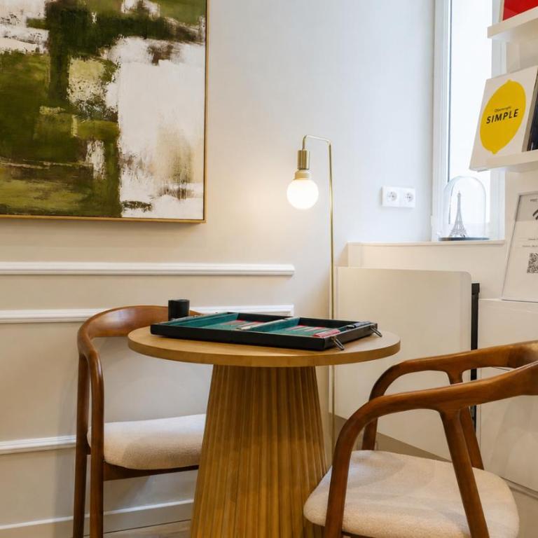 Charming Studio with Terrace near Eiffel Tower - Studio avec Balcon - 10