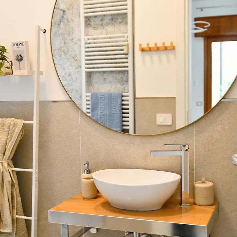 Carlotta's Place -- 10 Min Bus to Venice, Secured Free Parking - Appartamento Superior con 2 Camere da Letto - 11