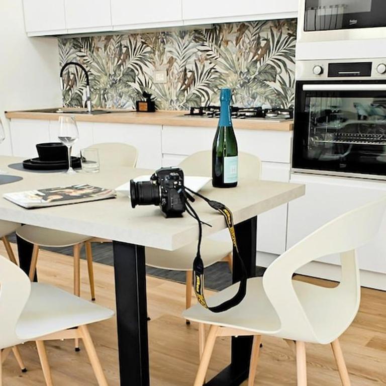 Carlotta's Place -- 10 Min Bus to Venice, Secured Free Parking - Appartamento Superior con 2 Camere da Letto - 23