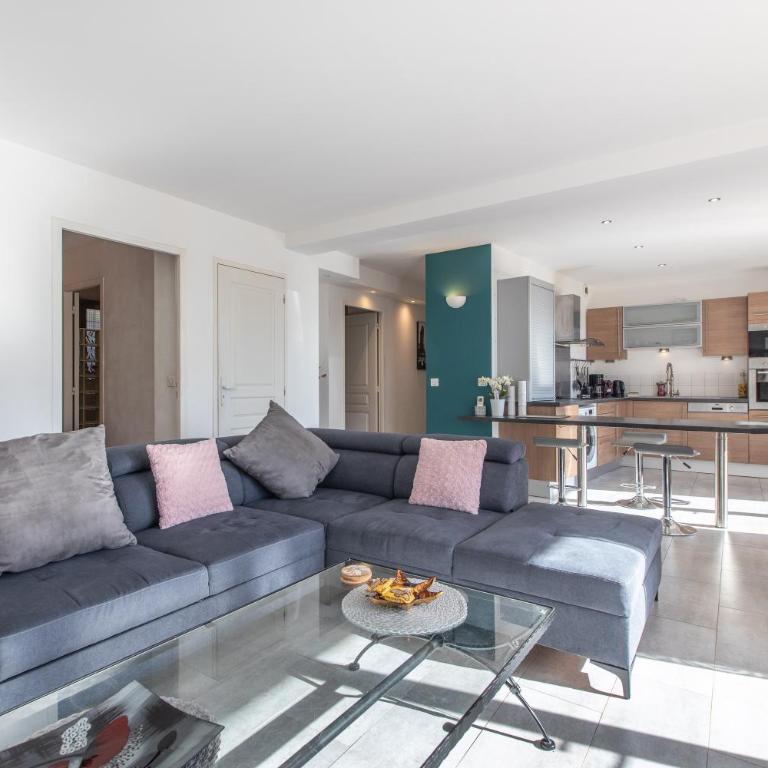 LB Vacation Rentals I Quiet Large 3-Bedroom Apartment with Terrace, Garden & Incredible Mountain View - Appartement - 3