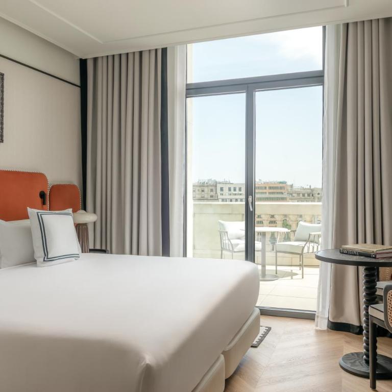 BLESS Barcelona - Preferred Hotels & Resorts, Legend Collection - New Opening 2026 - Habitación Deluxe con terraza y vistas a la ciudad - 3