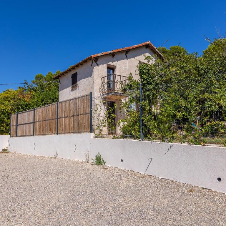 LB Vacation Rentals I Charming Little Bucolic House 5-Min From City - Maison 2 Chambres - 34
