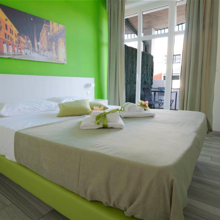 B&B Bologna Fair Tower - Camera Matrimoniale/Doppia con Letti Singoli con Bagno Privato - 9