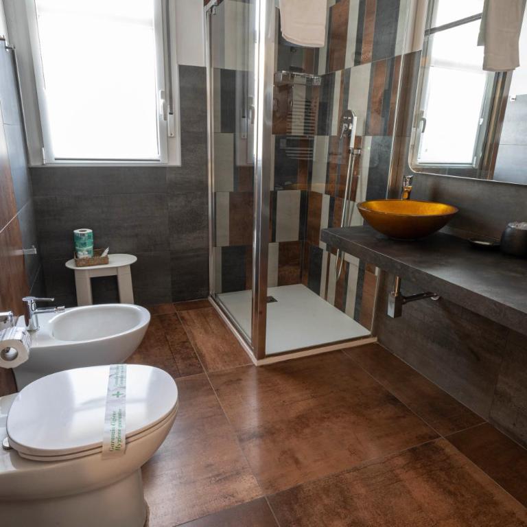 B&B Bologna Fair Tower - Camera Matrimoniale/Doppia con Letti Singoli con Bagno Privato - 10