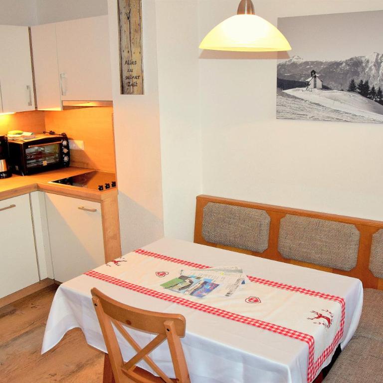 Tennladen Apartments - Apartment mit 2 Schlafzimmern und Balkon - 19