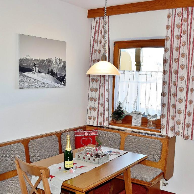 Tennladen Apartments - Apartment mit 2 Schlafzimmern und Balkon - 9
