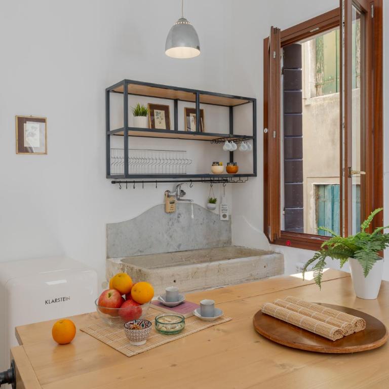 Maison My Rialto -160sqm Near Rialto Bridge - Grand Canal Glimpse Balcony - Appartamento con 2 Camere da Letto e Balcone - 32