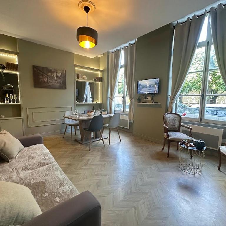 N Sur la Place Romantique Balneo in Nancy - Appartement 1 Chambre - 4