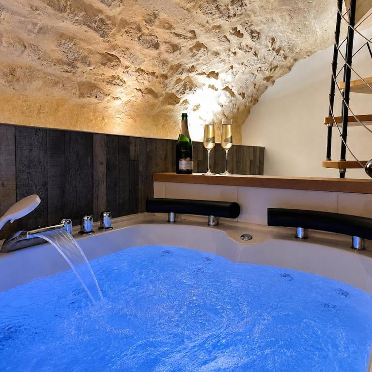 N Sur la Place Romantique Balneo in Nancy - Appartement 1 Chambre - 7