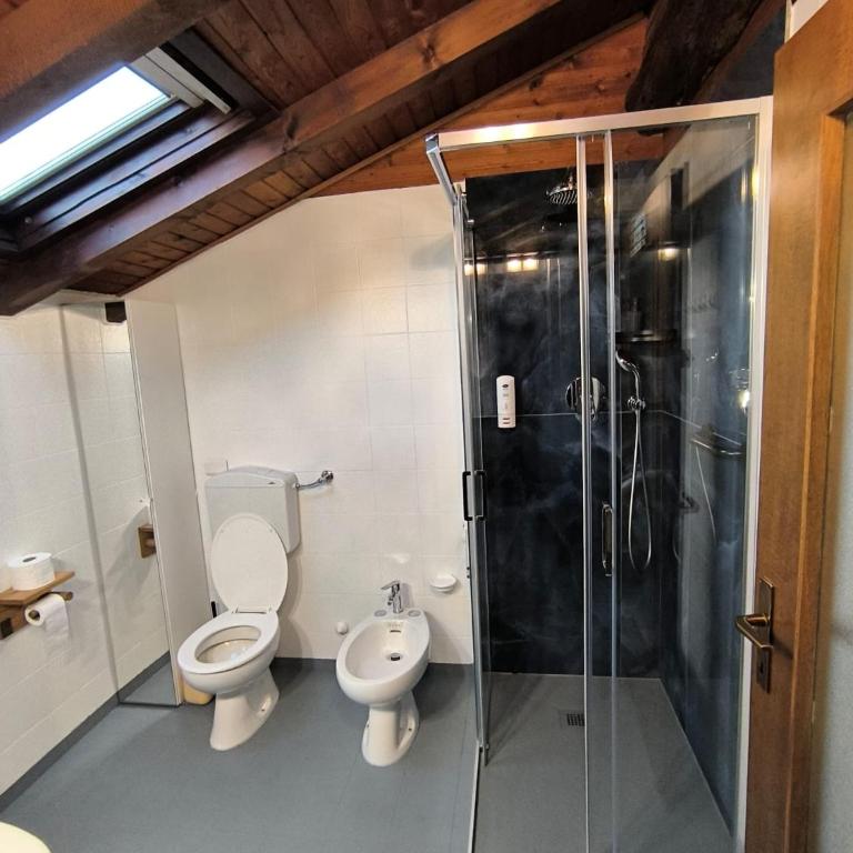 Villa Viva-Como - Three-Bedroom House - 13