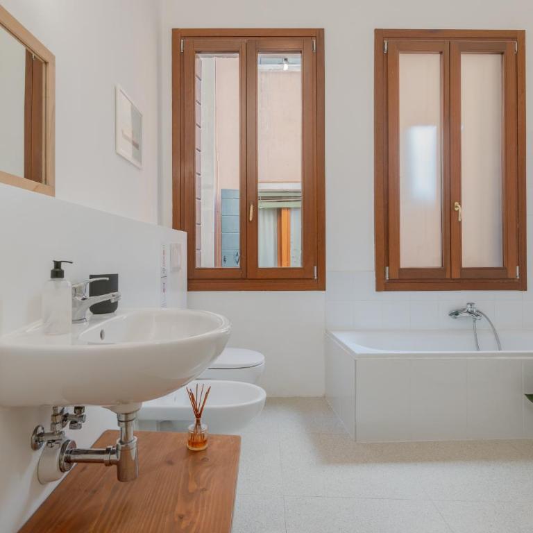 Maison My Rialto -160sqm Near Rialto Bridge - Grand Canal Glimpse Balcony - Appartamento con 2 Camere da Letto e Balcone - 41