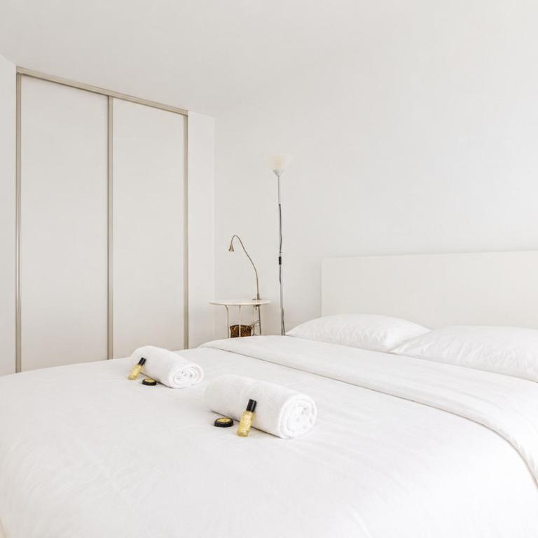 GuestReady - Bright stay in the 17th arr. - Two-Bedroom Apartment - 9