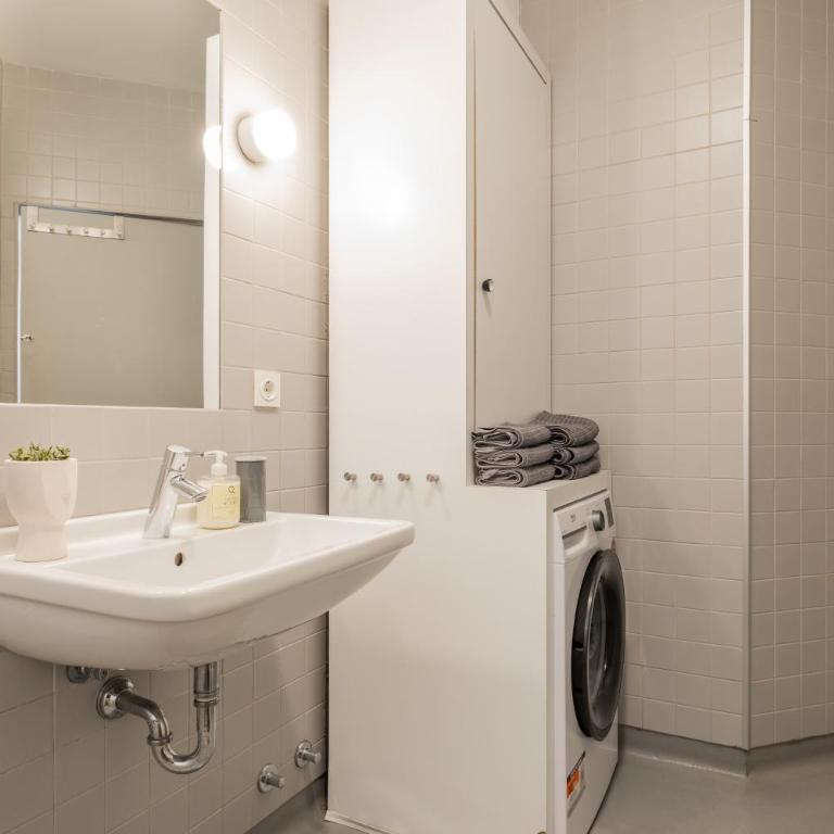 San Sebastian playa Zurriola-NO PARTIES AT HOME-NO FIESTAS EN CASA-300 meters to the beach-90 m2 - Three-Bedroom Apartment - 20