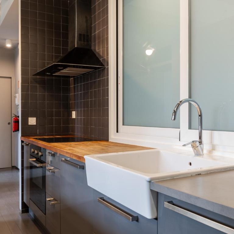 San Sebastian playa Zurriola-NO PARTIES AT HOME-NO FIESTAS EN CASA-300 meters to the beach-90 m2 - Three-Bedroom Apartment - 25