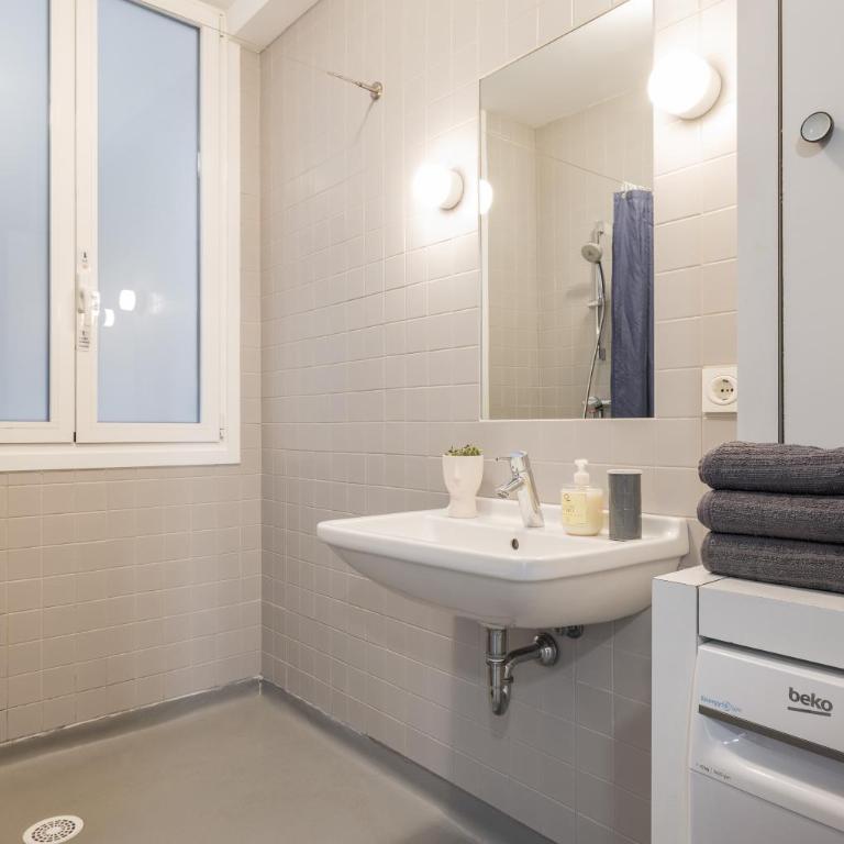 San Sebastian playa Zurriola-NO PARTIES AT HOME-NO FIESTAS EN CASA-300 meters to the beach-90 m2 - Three-Bedroom Apartment - 21