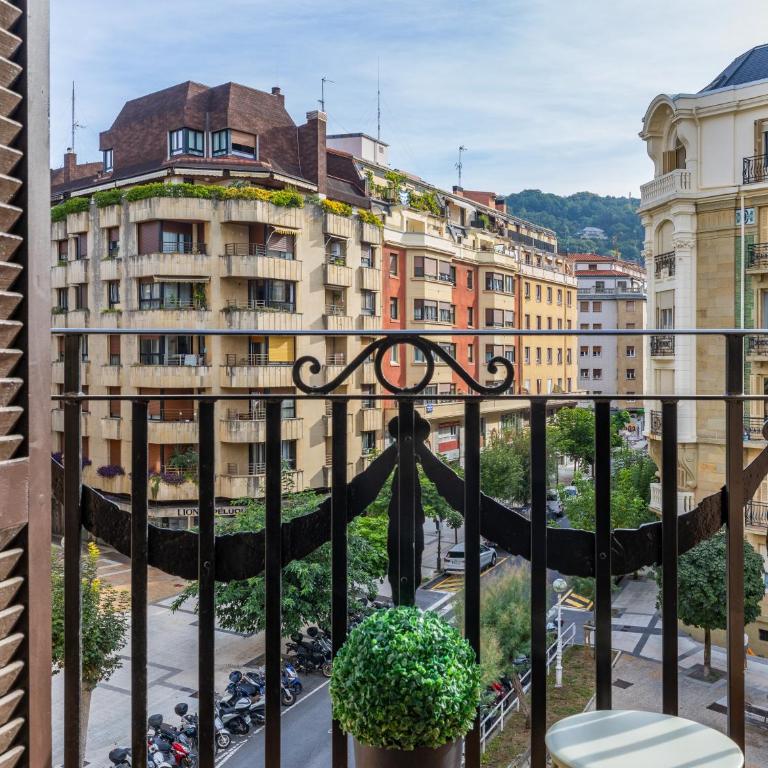 San Sebastian playa Zurriola-NO PARTIES AT HOME-NO FIESTAS EN CASA-300 meters to the beach-90 m2 - Three-Bedroom Apartment - 26