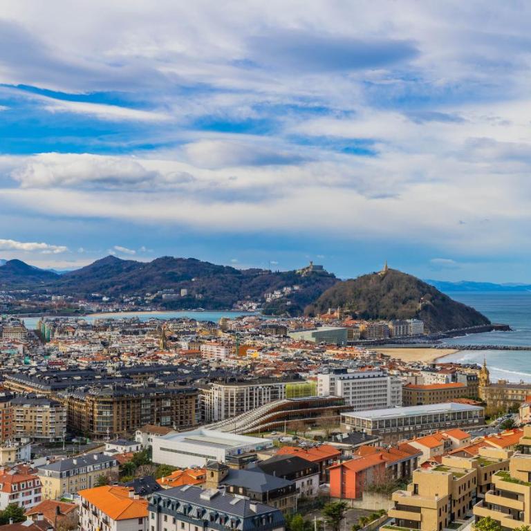 San Sebastian playa Zurriola-NO PARTIES AT HOME-NO FIESTAS EN CASA-300 meters to the beach-90 m2 - Three-Bedroom Apartment - 30