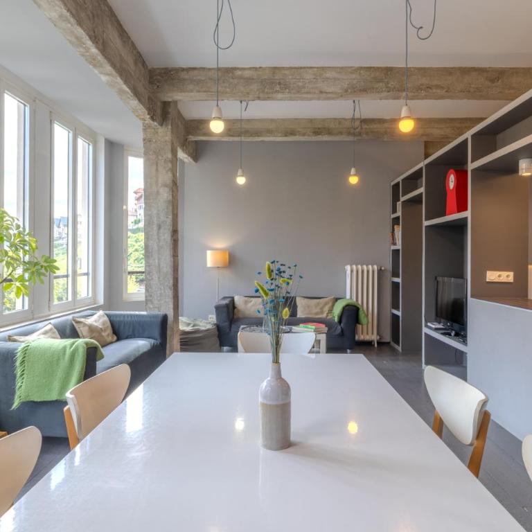 San Sebastian playa Zurriola-NO PARTIES AT HOME-NO FIESTAS EN CASA-300 meters to the beach-90 m2 - Three-Bedroom Apartment - 5