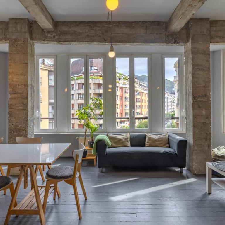 San Sebastian playa Zurriola-NO PARTIES AT HOME-NO FIESTAS EN CASA-300 meters to the beach-90 m2 - Three-Bedroom Apartment - 1