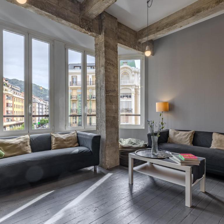 San Sebastian playa Zurriola-NO PARTIES AT HOME-NO FIESTAS EN CASA-300 meters to the beach-90 m2 - Three-Bedroom Apartment - 2