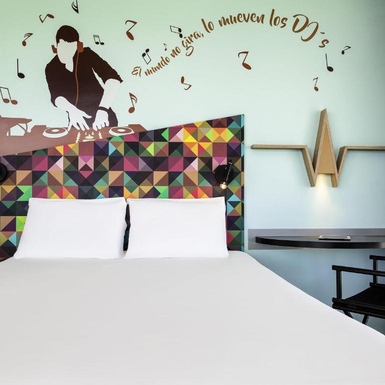 Ibis Styles Merida Galerias - Standard Double Room with one Queen Bed - 1