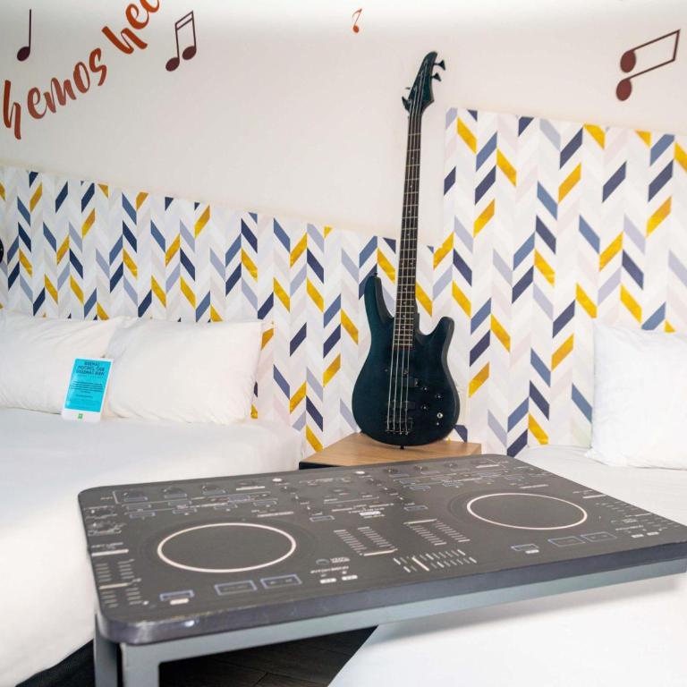 Ibis Styles Merida Galerias - Standard Room with Twin Double Beds - 5