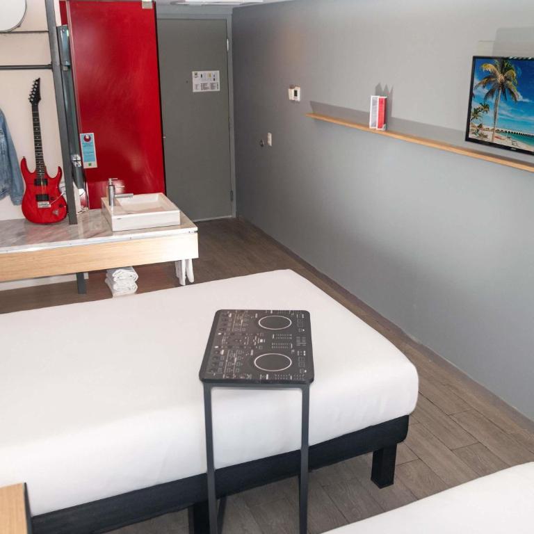 Ibis Styles Merida Galerias - Standard Room with Twin Double Beds - 7