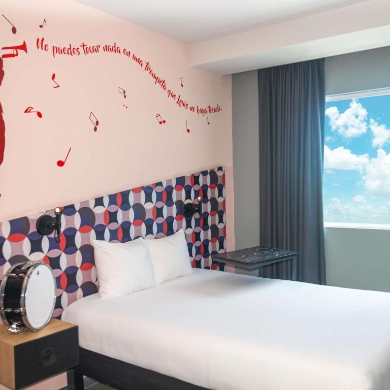Ibis Styles Merida Galerias - Standard Double Room with one Queen Bed - 2