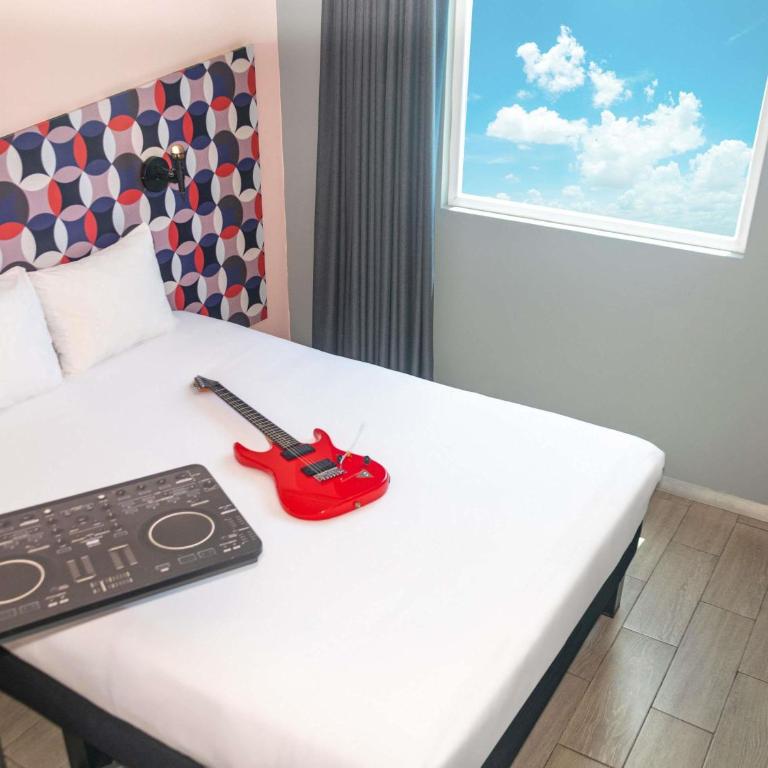 Ibis Styles Merida Galerias - Standard Double Room with one Queen Bed - 5