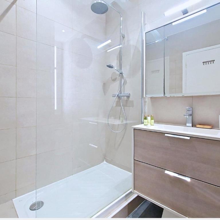 Nestor&Jeeves - COTE ALBERTI - Hyper center - By shopping avenue - Appartement avec Balcon - 13