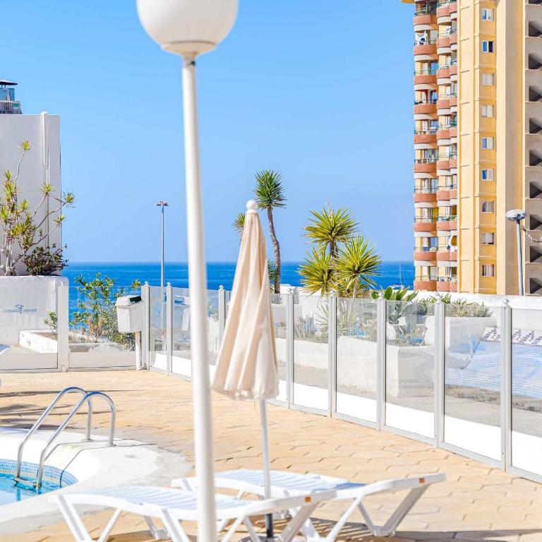 Azahara Playa Suites - Apartment mit 2 Schlafzimmern und Poolblick - 3