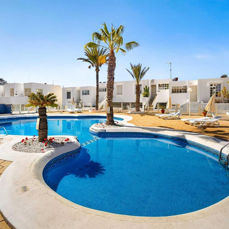 Azahara Playa Suites - Apartment mit 2 Schlafzimmern und Poolblick - 6
