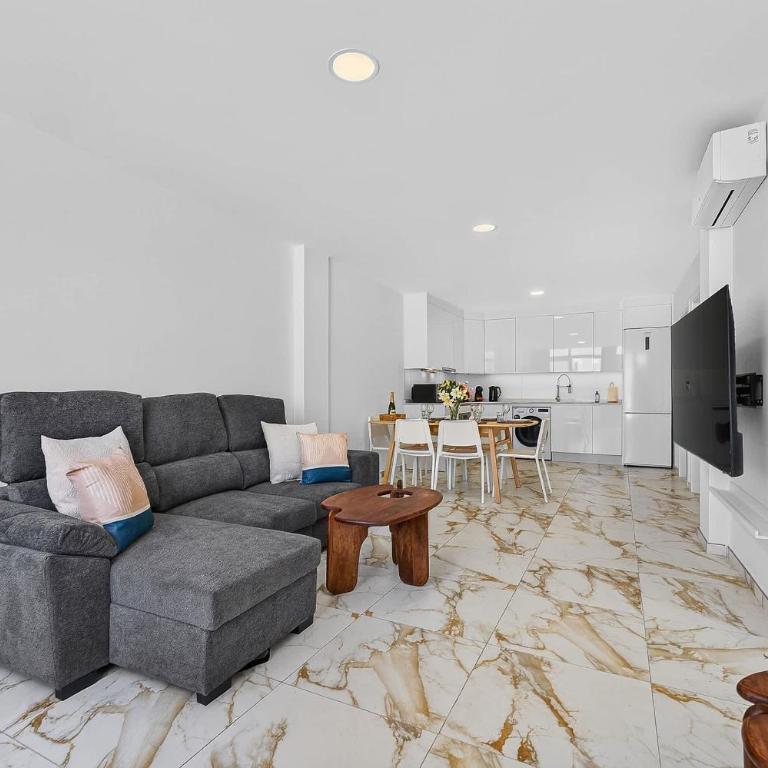 Azahara Playa Suites - Apartment mit 2 Schlafzimmern und Poolblick - 10
