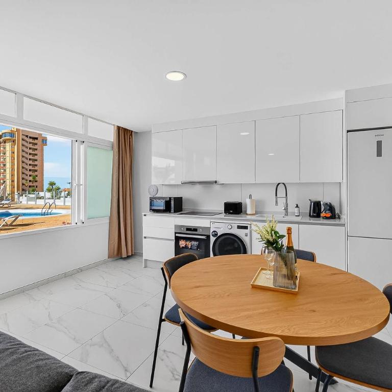 Azahara Playa Suites - Apartment mit 2 Schlafzimmern und Poolblick - 18