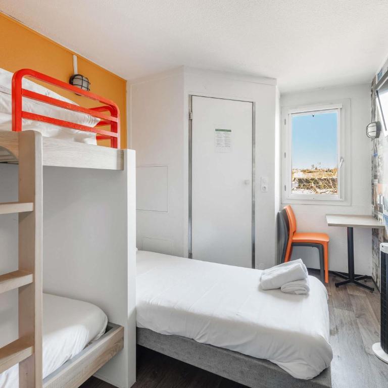 hotelF1 Lyon Bourgoin-Jallieu - Chambre Triple Cabrio avec Salle de Bains - 1