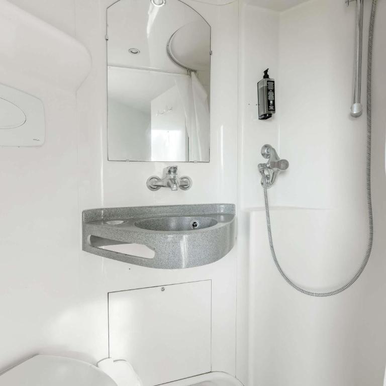 hotelF1 Lyon Bourgoin-Jallieu - Chambre Double Cabrio avec Salle de Bains - 2
