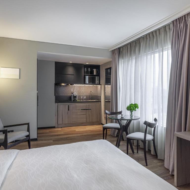 Pullman Santiago Vitacura - Suite Junior con cama extragrande - 4